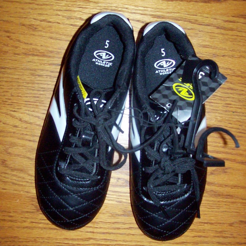 Boys Size 5 Black TRACK Soccer Shoes Cleats #1